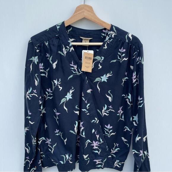 NEW! Duluth Trading Company Tencel floral print wrap top size medium - Picture 8 of 12